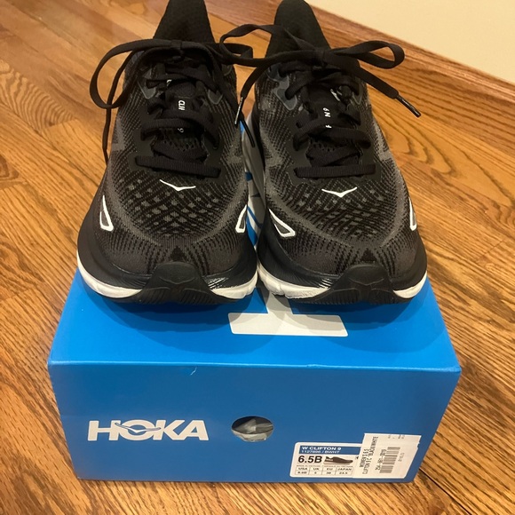 Hoka | Clifton 9 Black and White Running Shoes Size 6.5 - Picture 2 of 11
